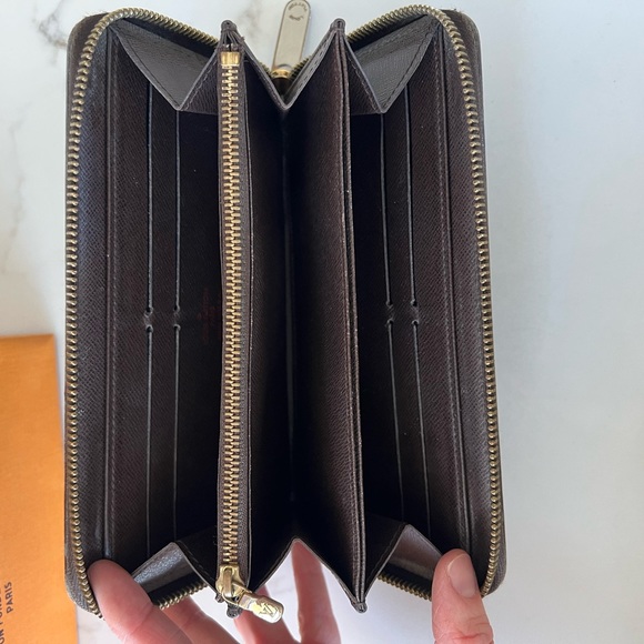 Louis Vuitton Zippy Wallet - Picture 6 of 6